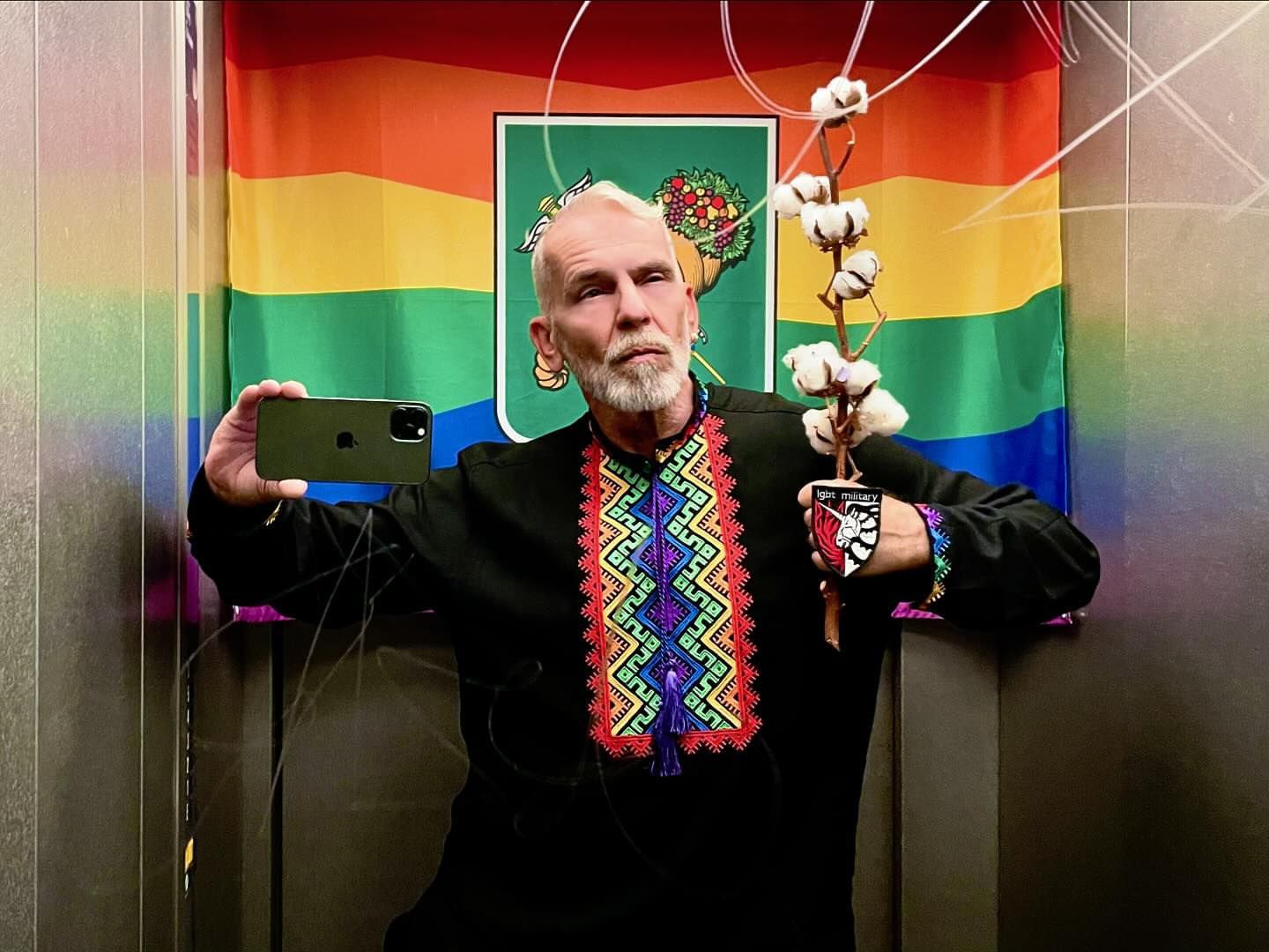 Німецький дизайнер підтримав українців і закликає людей виходити на вулиці