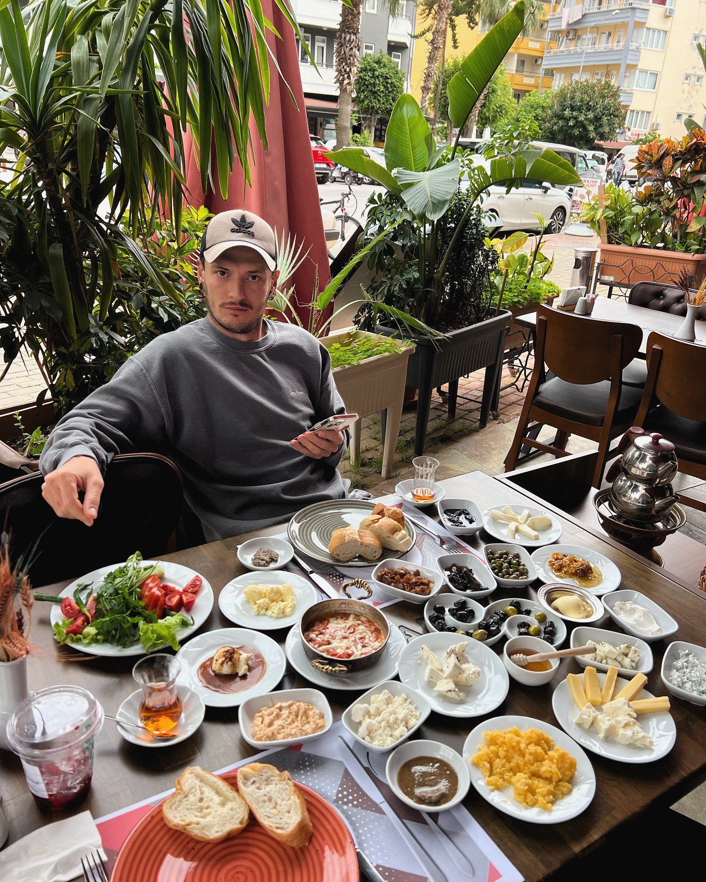 Как сейчас выглядит Саша Шапик, который для забавы прыгал с поездов и был кумиром подростков