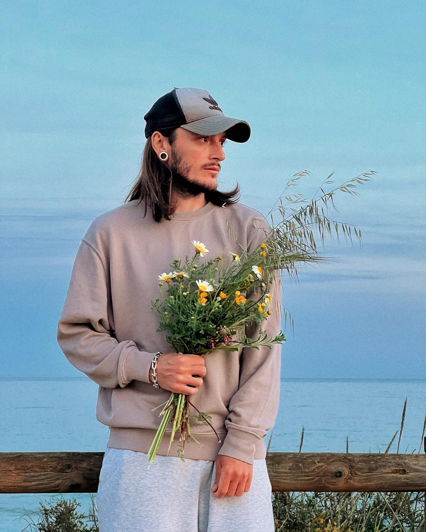 Как сейчас выглядит Саша Шапик, который для забавы прыгал с поездов и был кумиром подростков