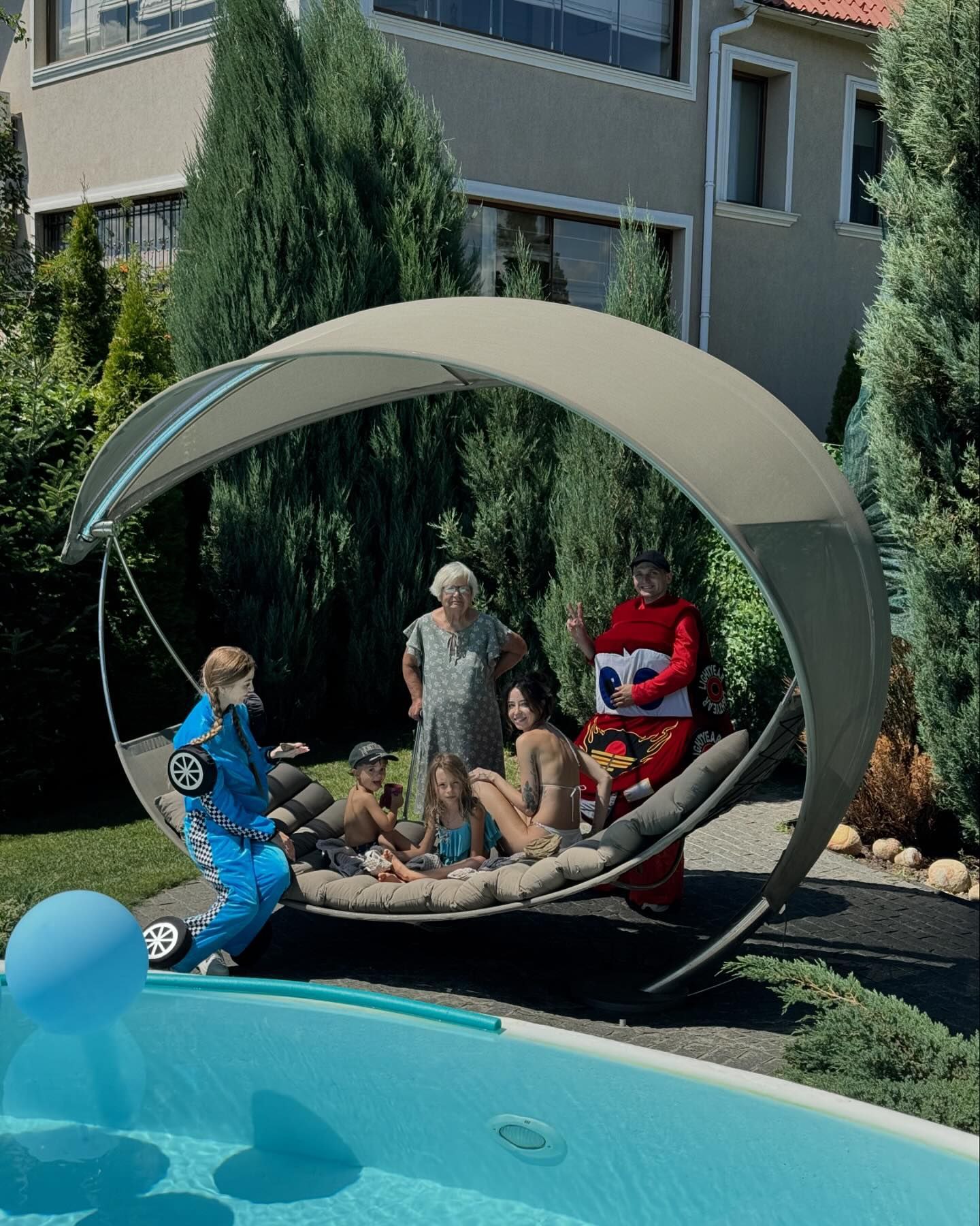 Чоловік Дорофєєвої привітав сина з днем народження та показав сімейні фото: співачка відреагувала