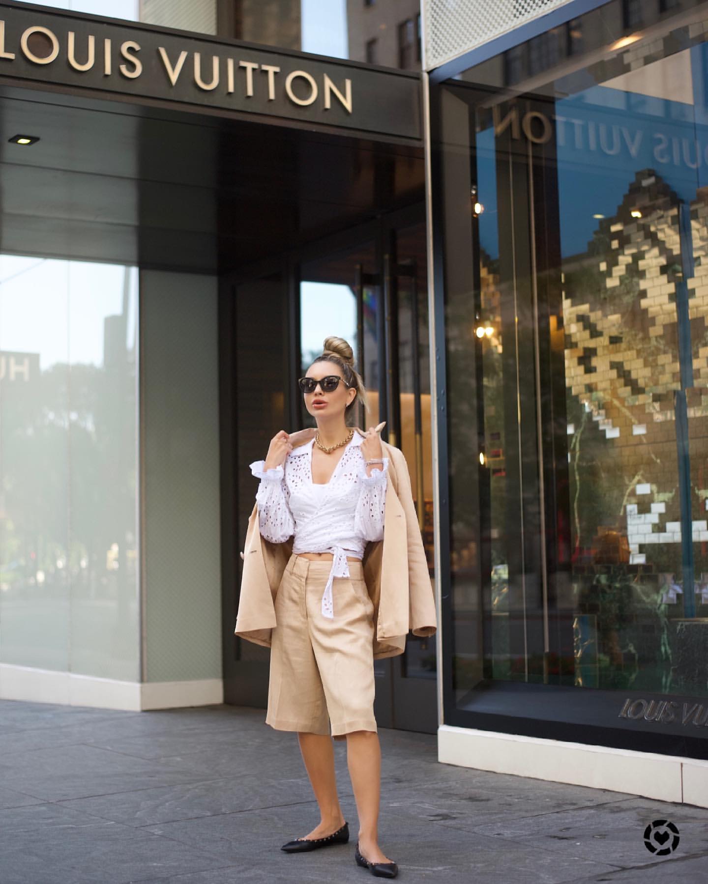 Шорти-бермуди залишаються на піку популярності цього літа: з чим носити трендову річ