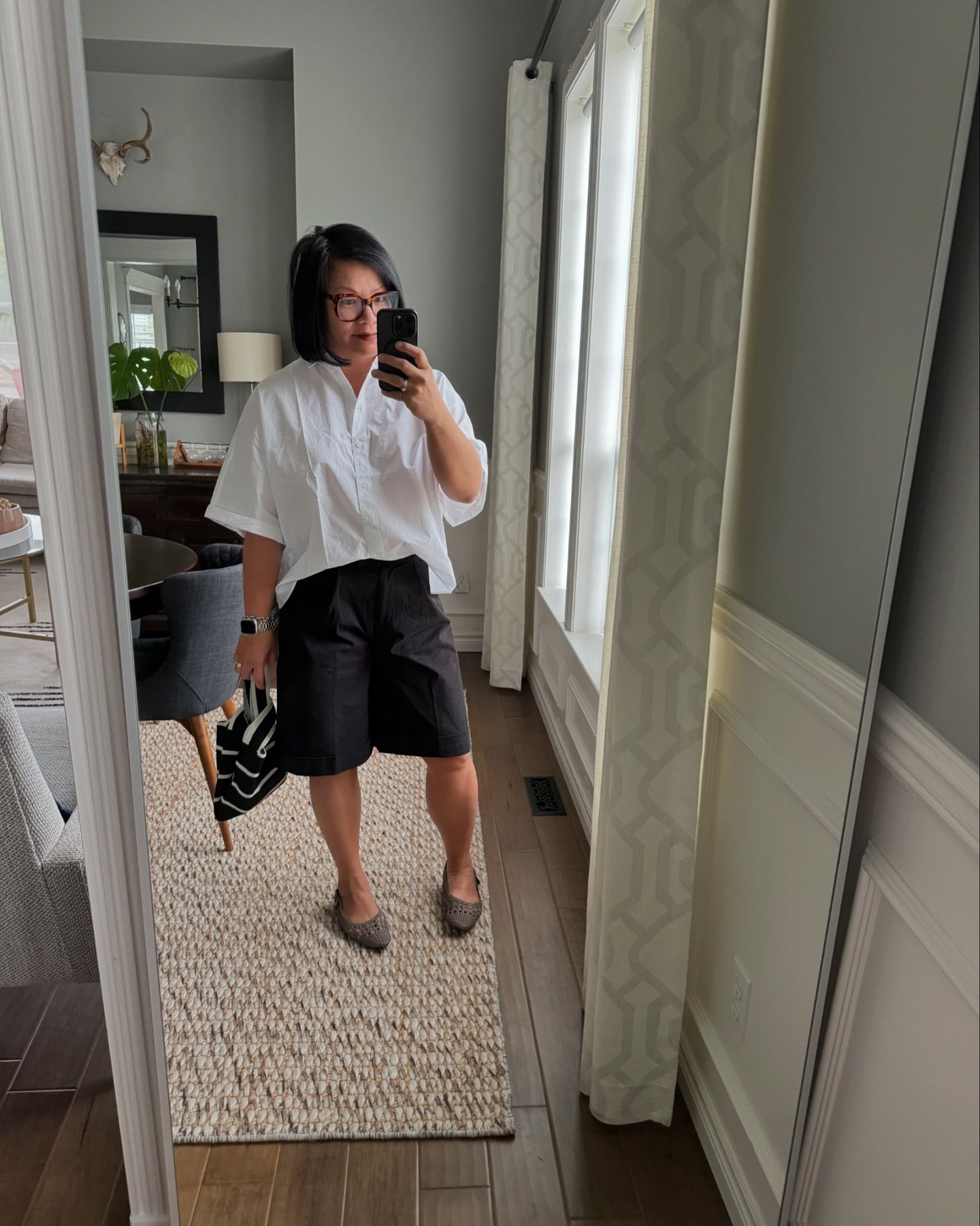 Шорти-бермуди залишаються на піку популярності цього літа: з чим носити трендову річ