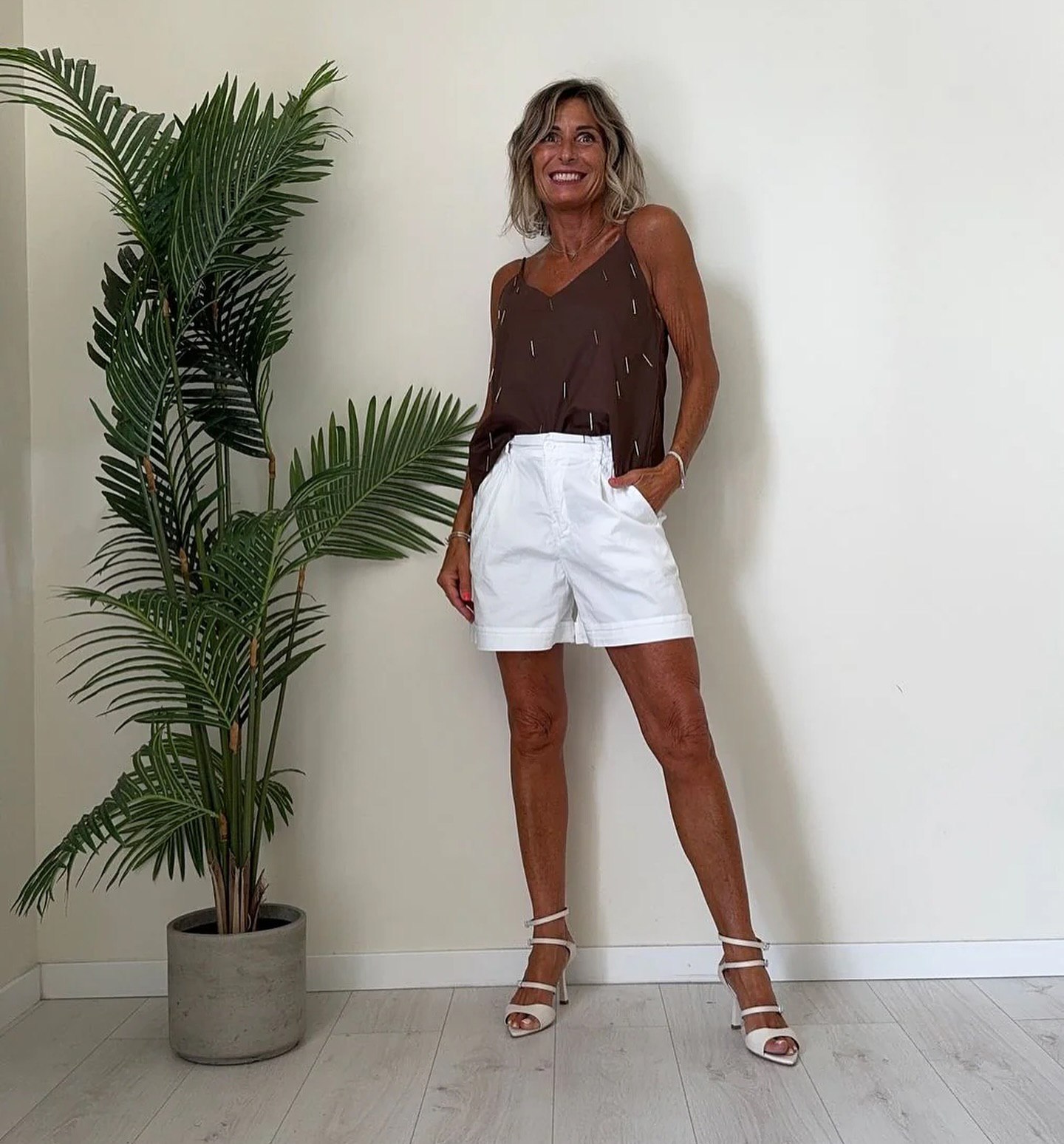 Шорти-бермуди залишаються на піку популярності цього літа: з чим носити трендову річ