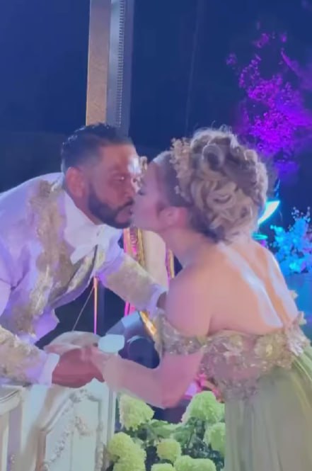 Без Аффлека, но с поцелуями. Джей Ло оригинально отпраздновала день рождения (видео)