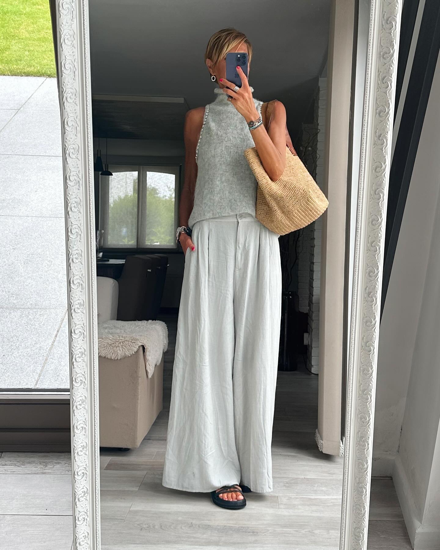 З ними можна створити безліч образів. Які речі з льону варто додати до літнього гардероба-2024