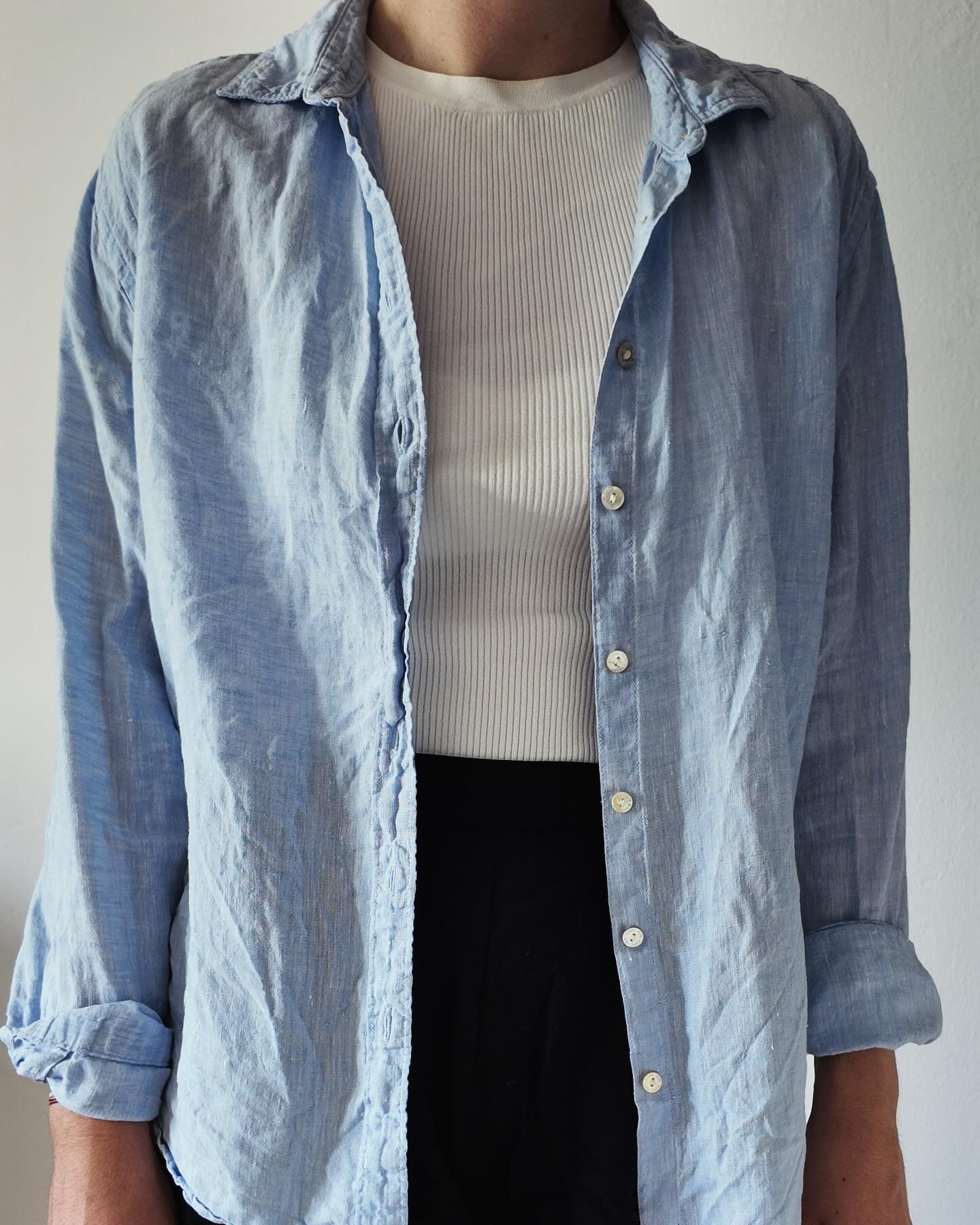 З ними можна створити безліч образів. Які речі з льону варто додати до літнього гардероба-2024