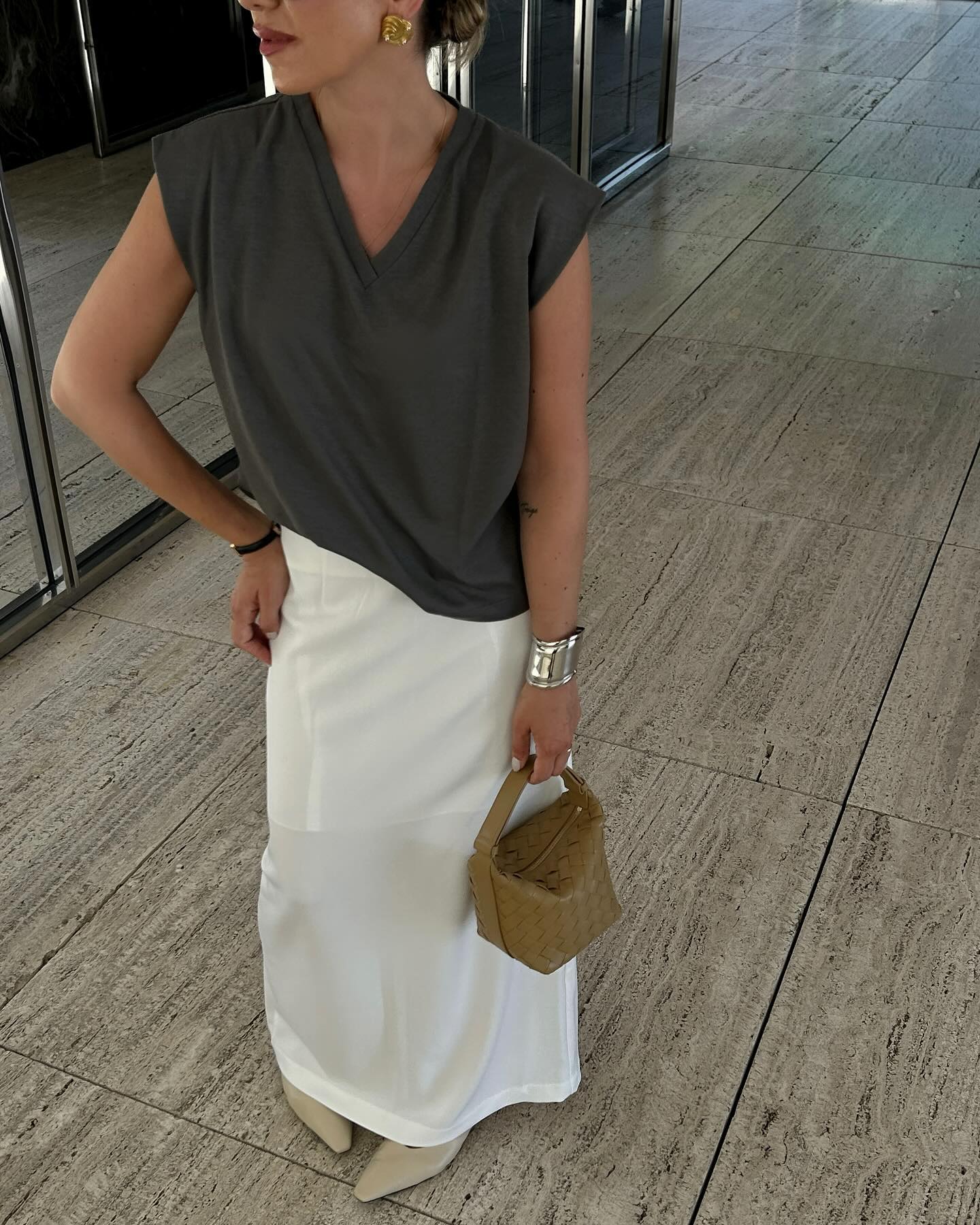 Длинные юбки - тренд лета 2024. Какие фасоны выбрать и с чем их носить (фото)