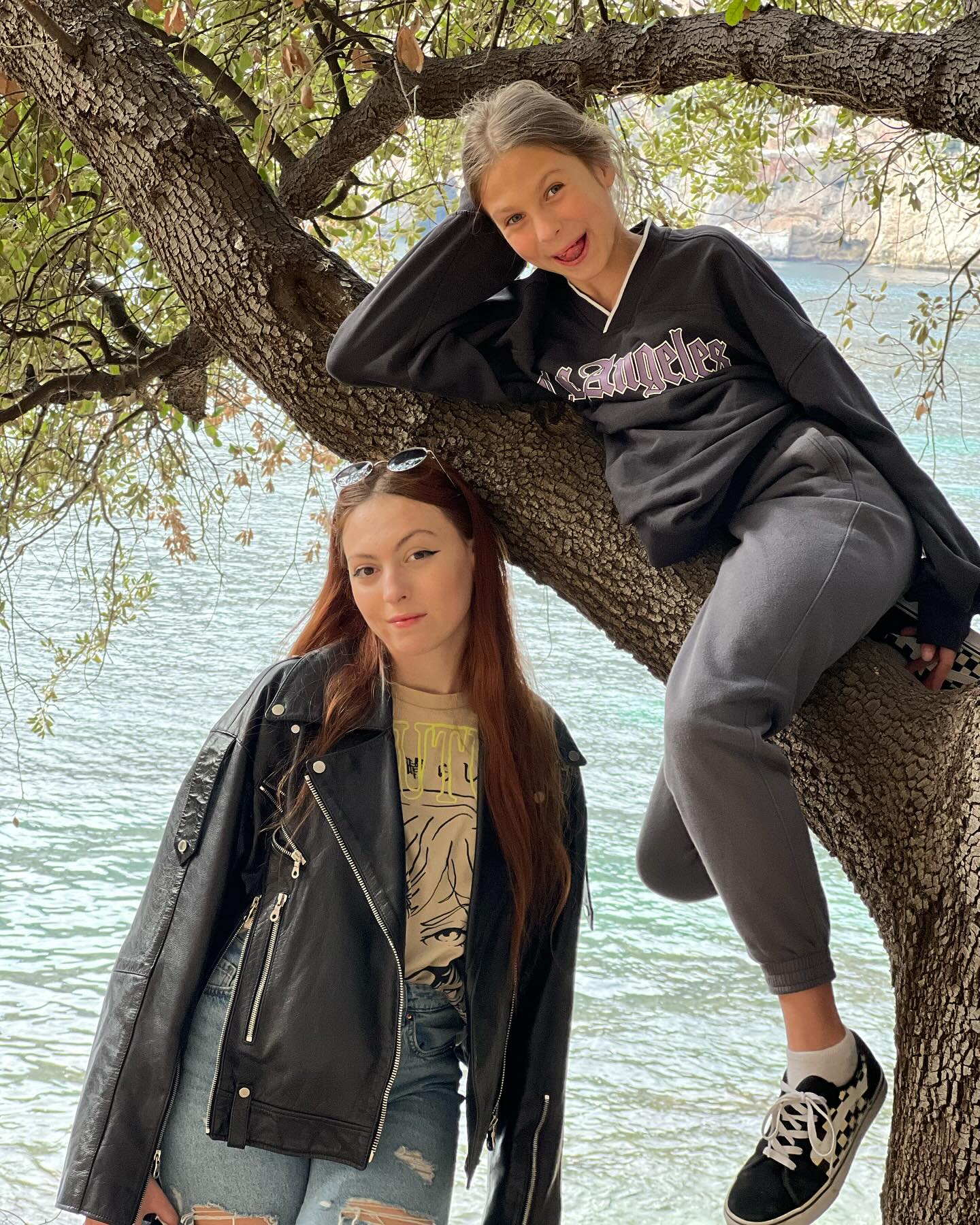 &quot;Как сестры&quot;: Полякова поразила сеть невероятным сходством с мамой (фото)