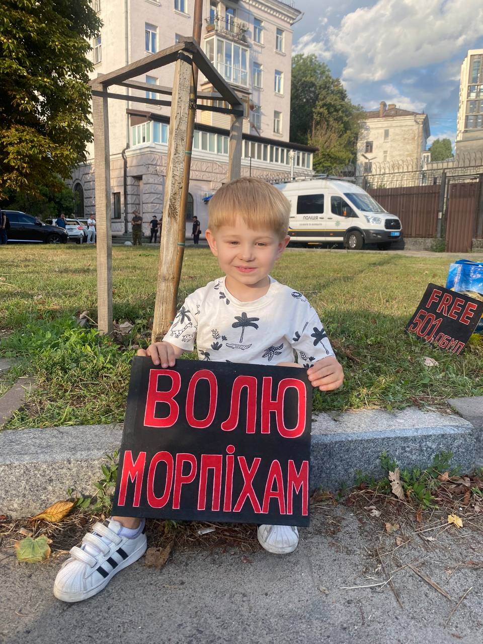 &quot;Если будем молчать, нам вернут замученные тела&quot;. Как родственники пленных добиваются освобождения близких