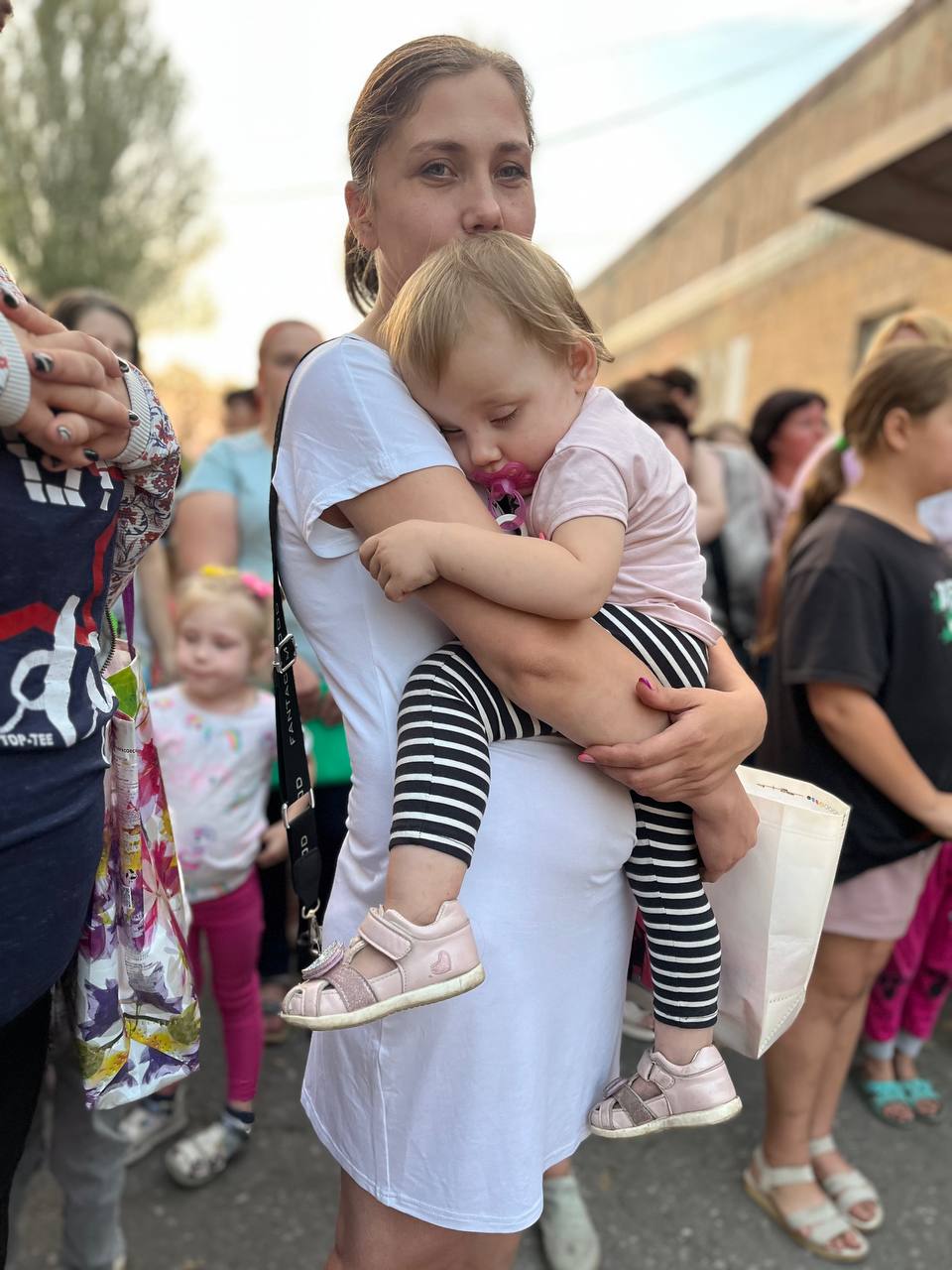 Волонтер Тетяна Люлька: На власні очі бачила, як батьки по підвалах ховають дітей від евакуації