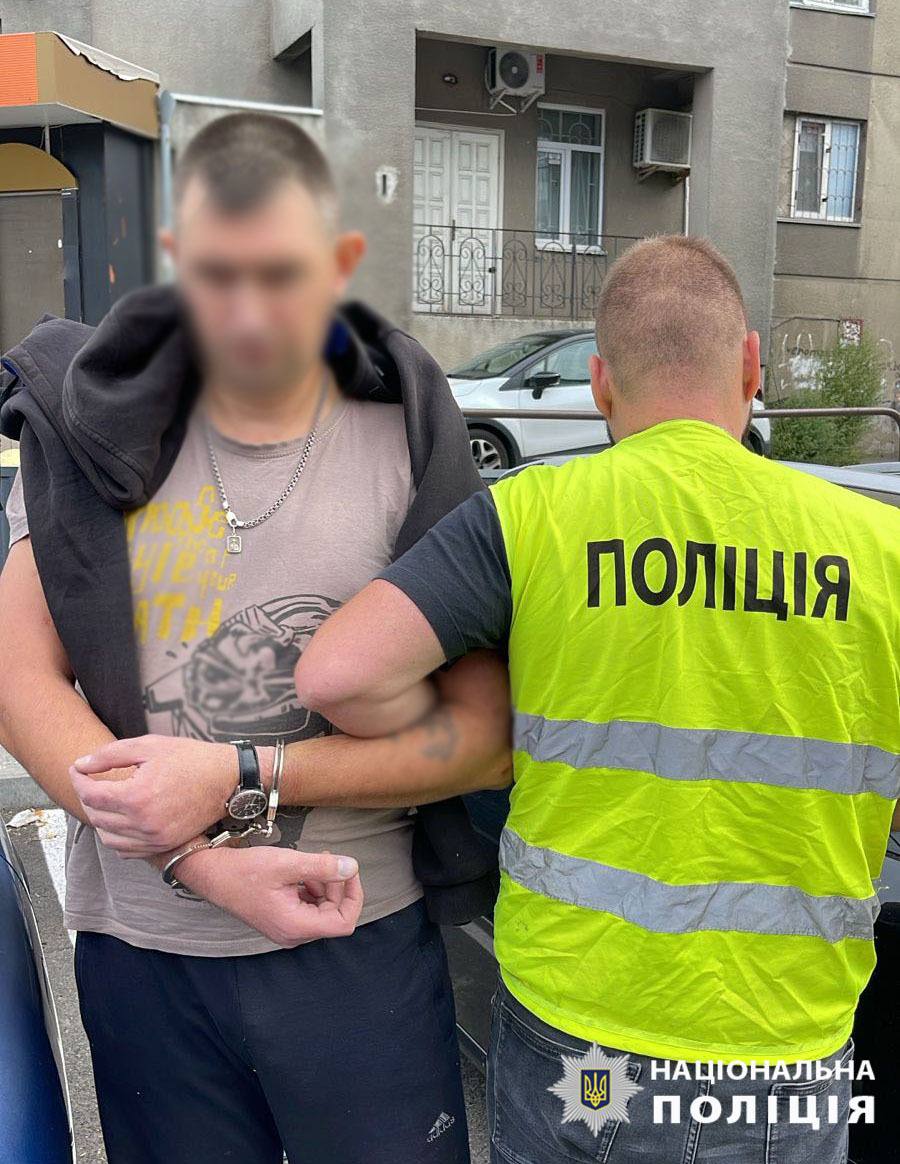 Були одягнені у форму: у поліції спростували інформацію про затримання військових у Києві