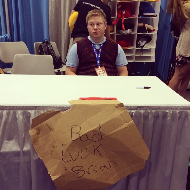 Как сейчас выглядит звезда интернет-мема &quot;Браяну не везет&quot;, чье фото было повсюду