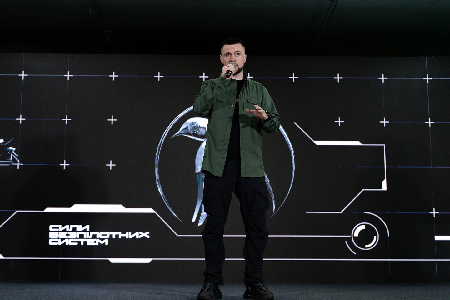 &quot;Найбільший скарб у житті&quot;: репер-воїн Ярмак показався з дружиною на романтичному фото