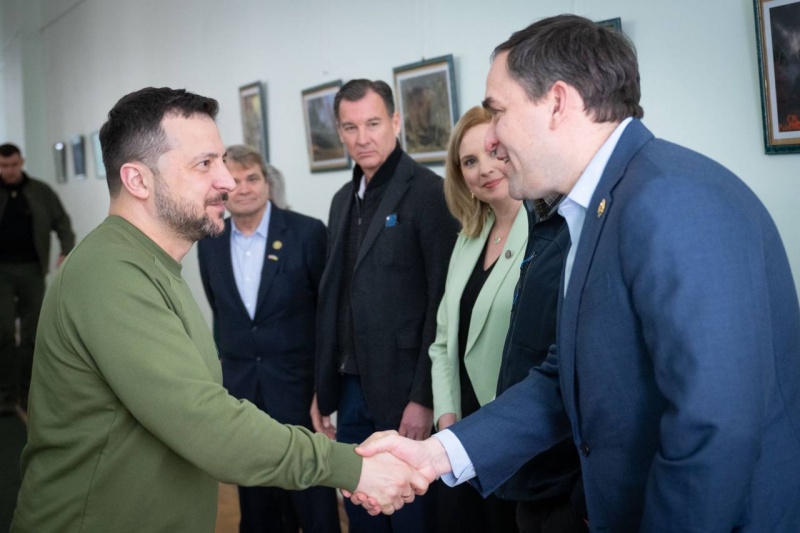 Zelenskyy meets with US Congressional delegation: Discusses situation at front and more