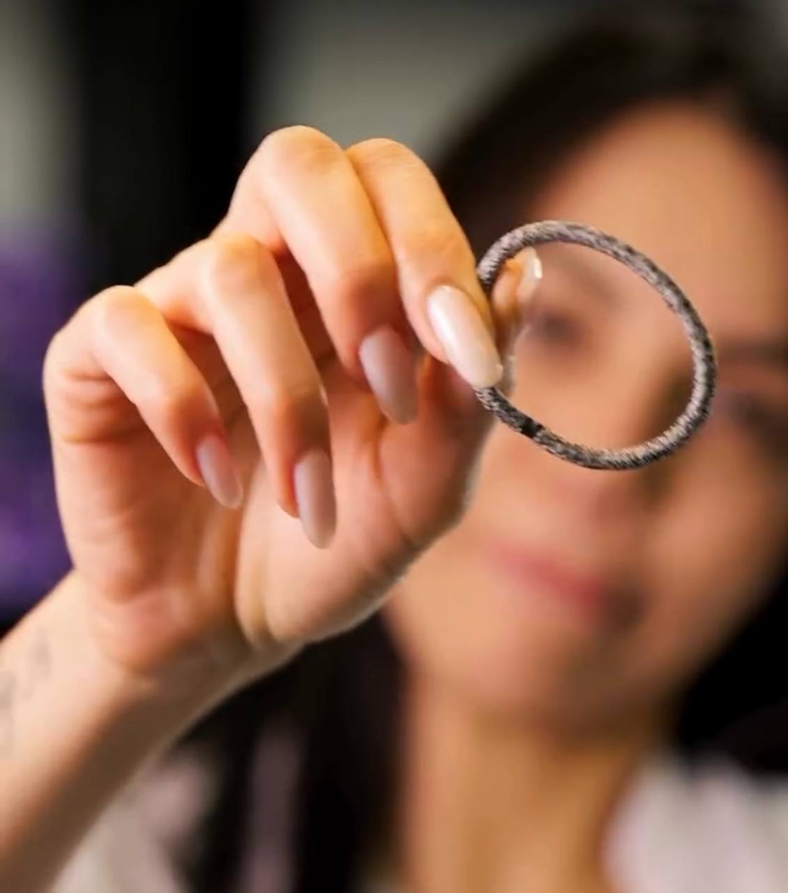 Топ-4 резинки, які не дають відростити довге волосся: викиньте їх