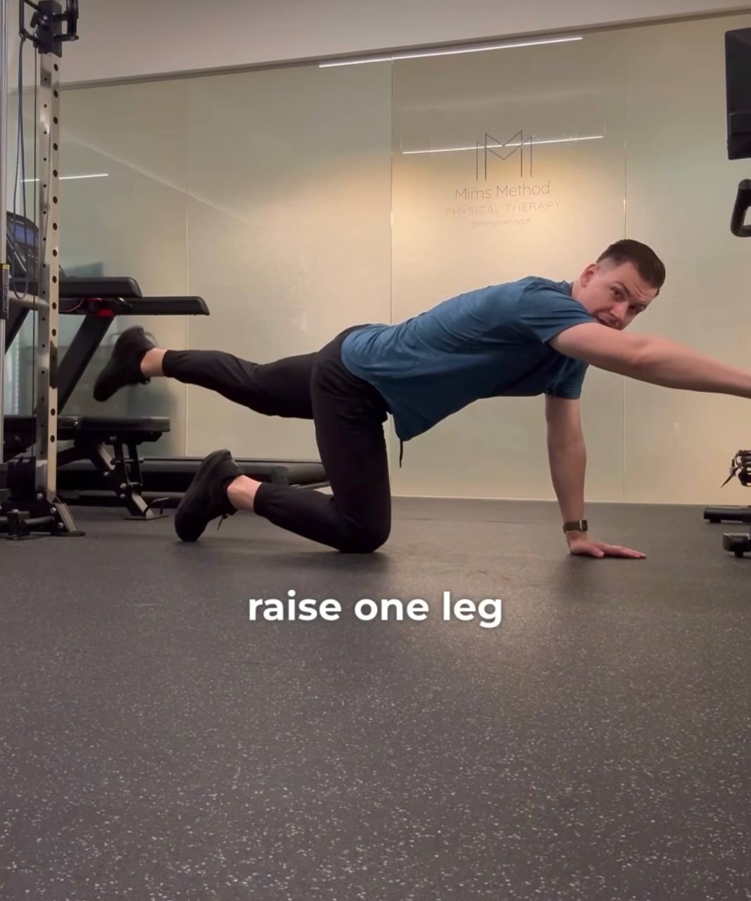 Біль у спині швидко зникне: фізіотерапевт назвав три ефективні вправи