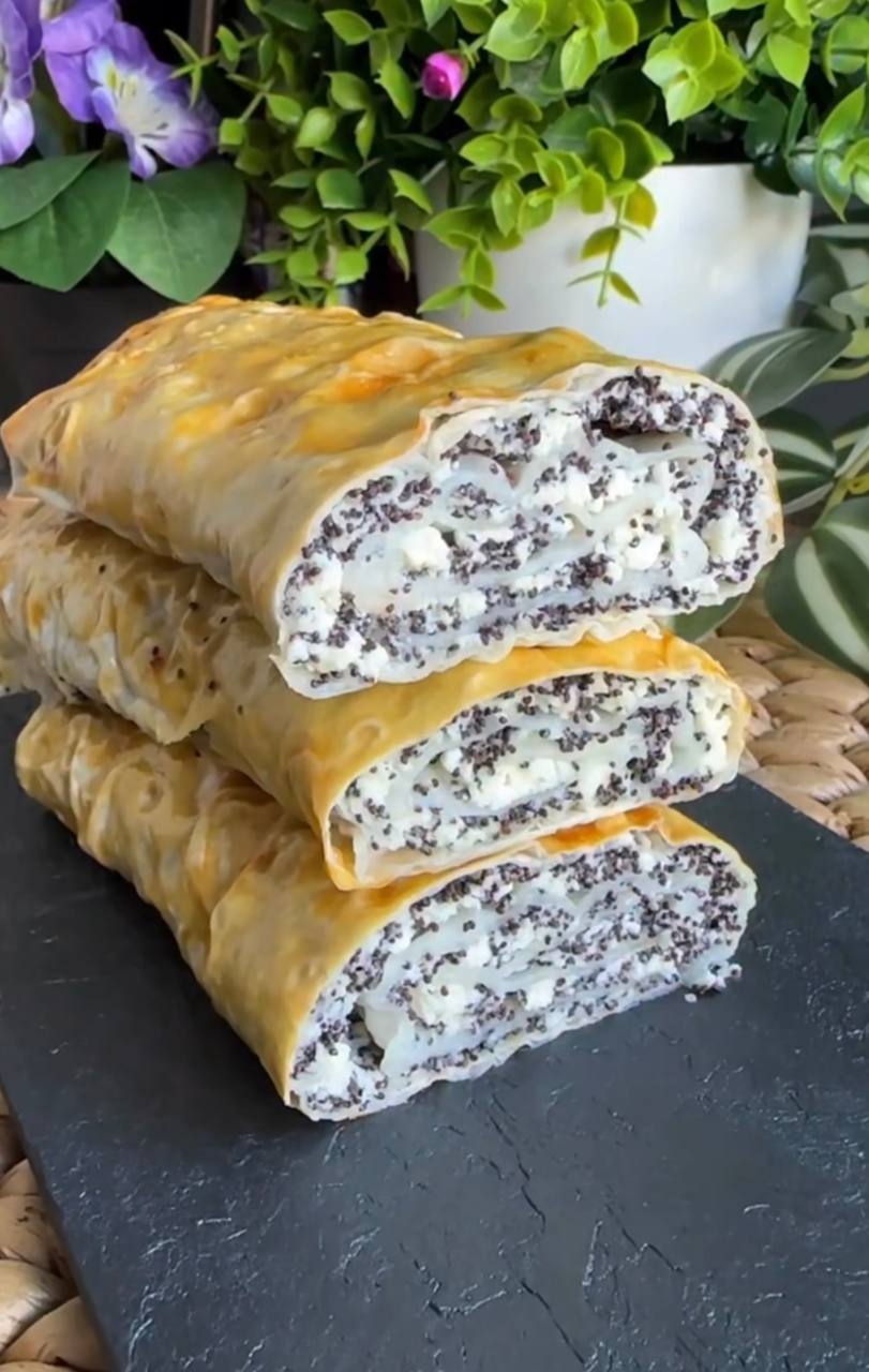 Ніжний маковий рулет, який не шкодить фігурі: легкий рецепт