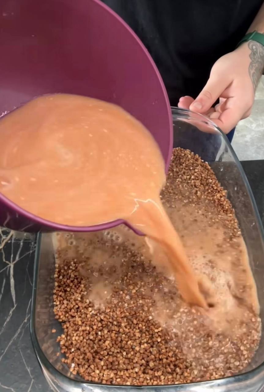 Рецепт смачної страви в духовці, коли лінь готувати: сподобається усіх сім'ї