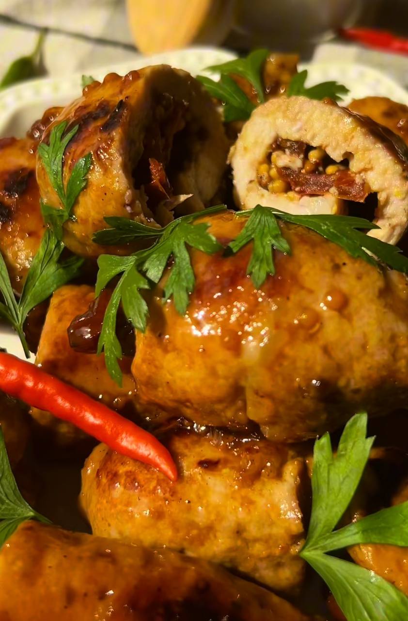 Соковиті м'ясні рулетики в пікантному соусі: добавки будуть просити усі