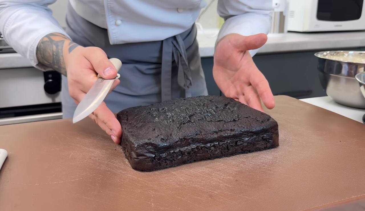 Смачний торт &quot;Сметанник&quot;, який приготує навіть дитина: максимально легкий рецепт