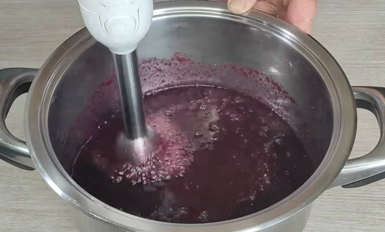 Смачний виноградний соус, який підійде до будь-якої страви: легкий рецепт