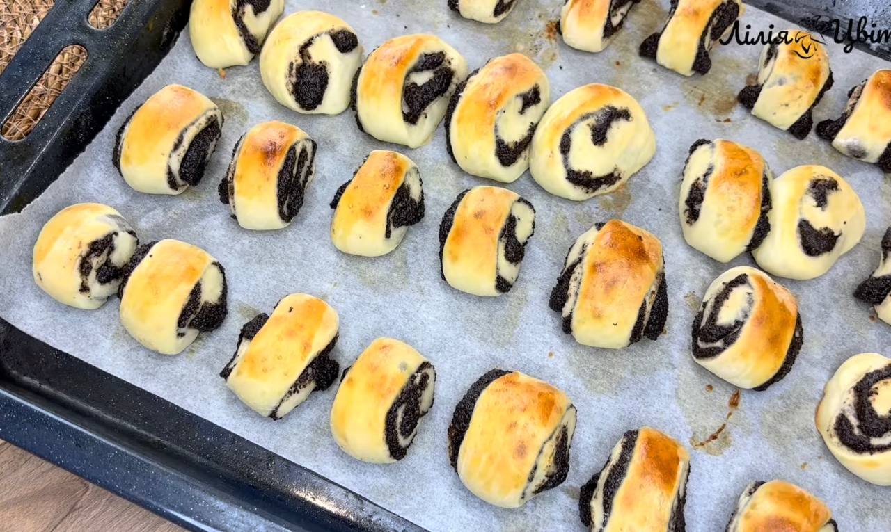 Смачні міні-булочки з маком: рецепт ідеального перекусу для школи