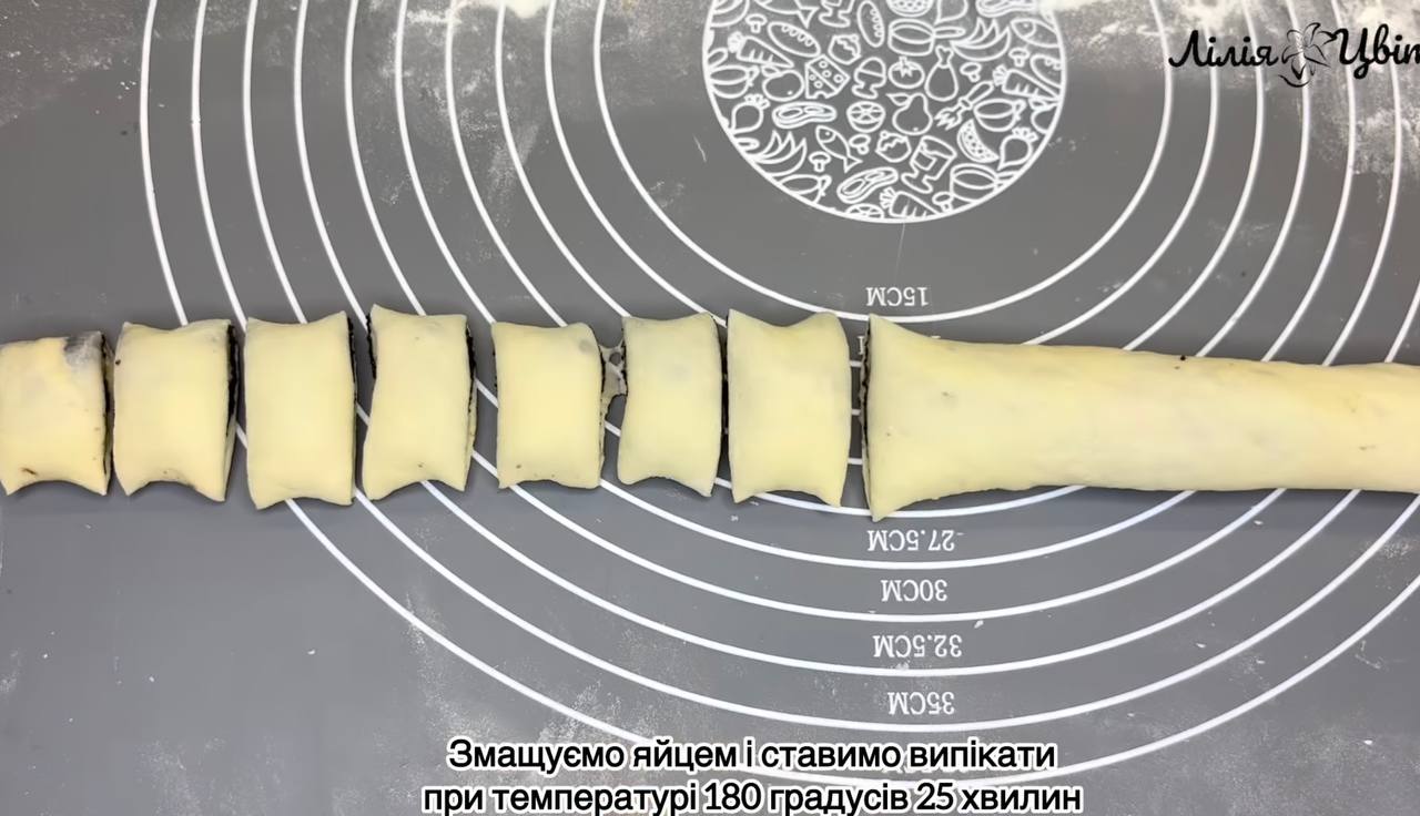 Смачні міні-булочки з маком: рецепт ідеального перекусу для школи