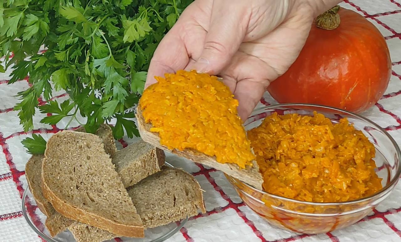 Две вкусные намазки на хлеб: простые рецепты для перекуса