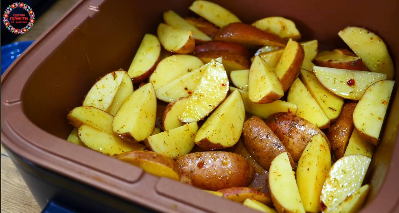 Секрет идеальной картошки по-селянски: хрустящая снаружи и нежная внутри