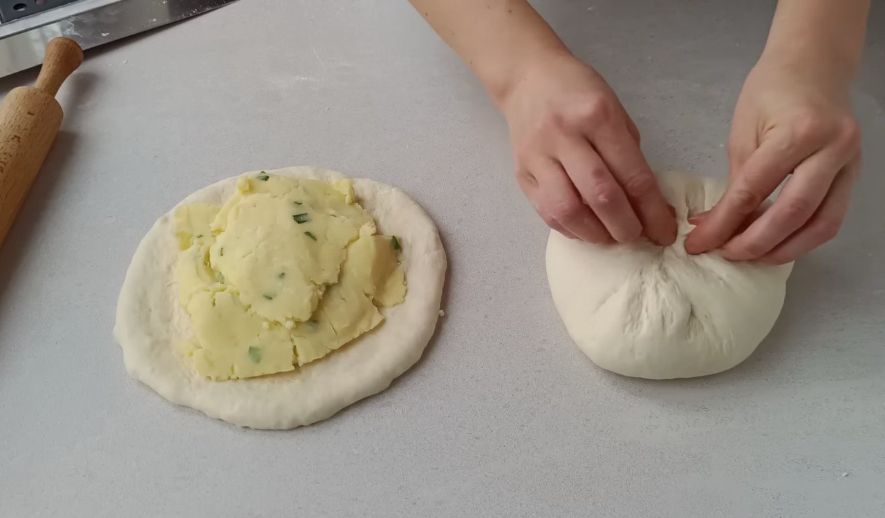 Забудьте про смажені пиріжки в олії: новий рецепт без зайвих калорій