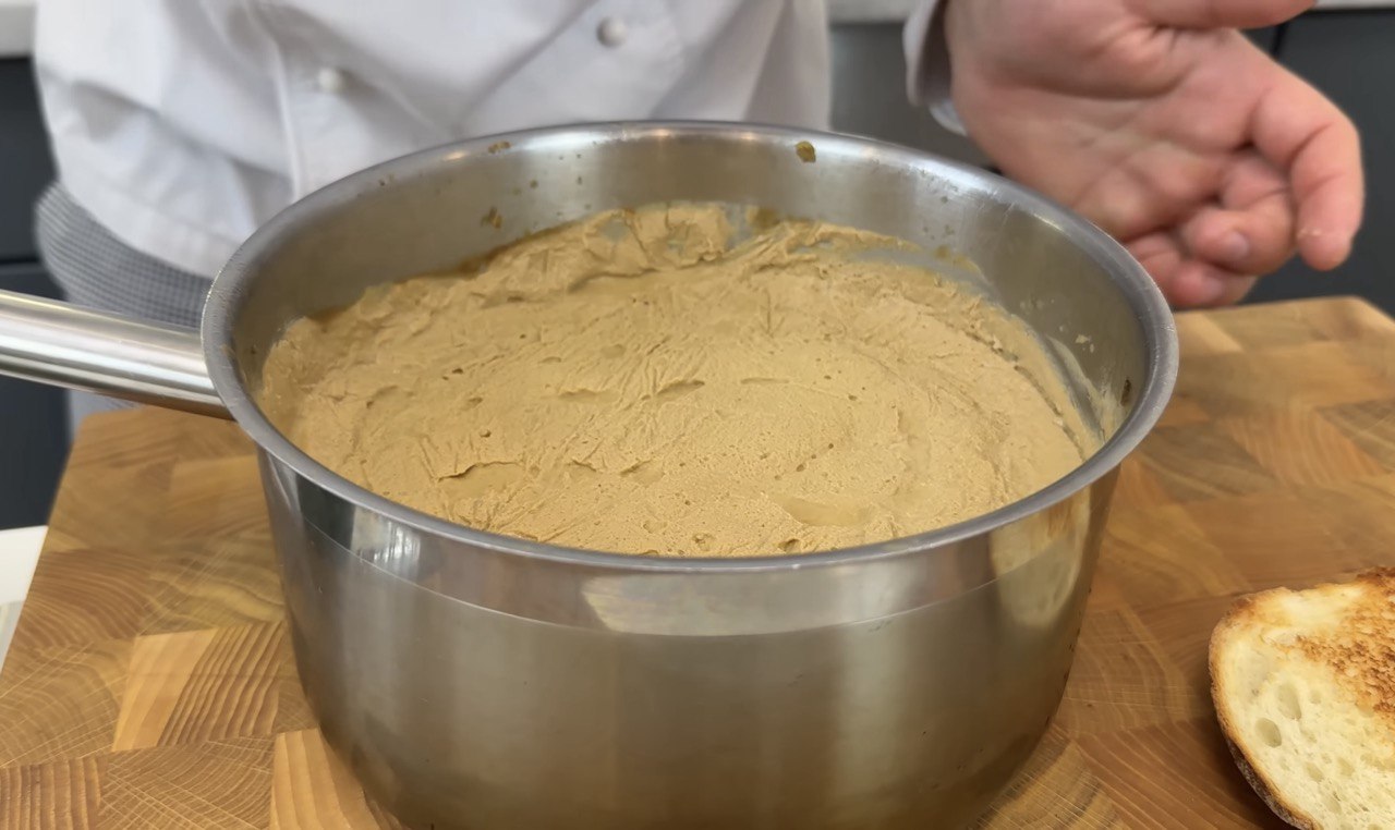 Ніжний, як крем: рецепт найкращого паштету з курячої печінки