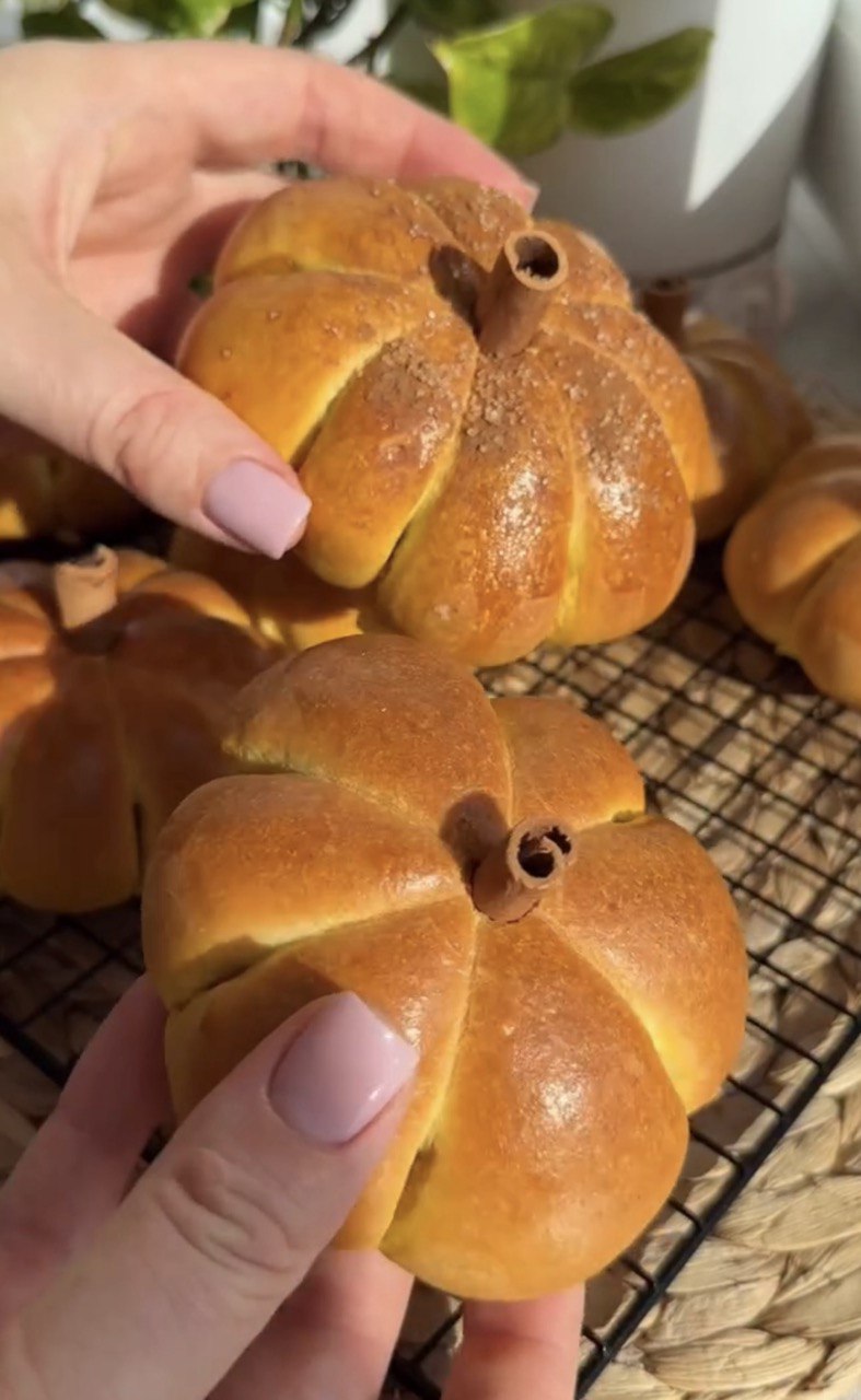 Гарбузові булочки з начинкою: виходять дуже пухкі і ароматні