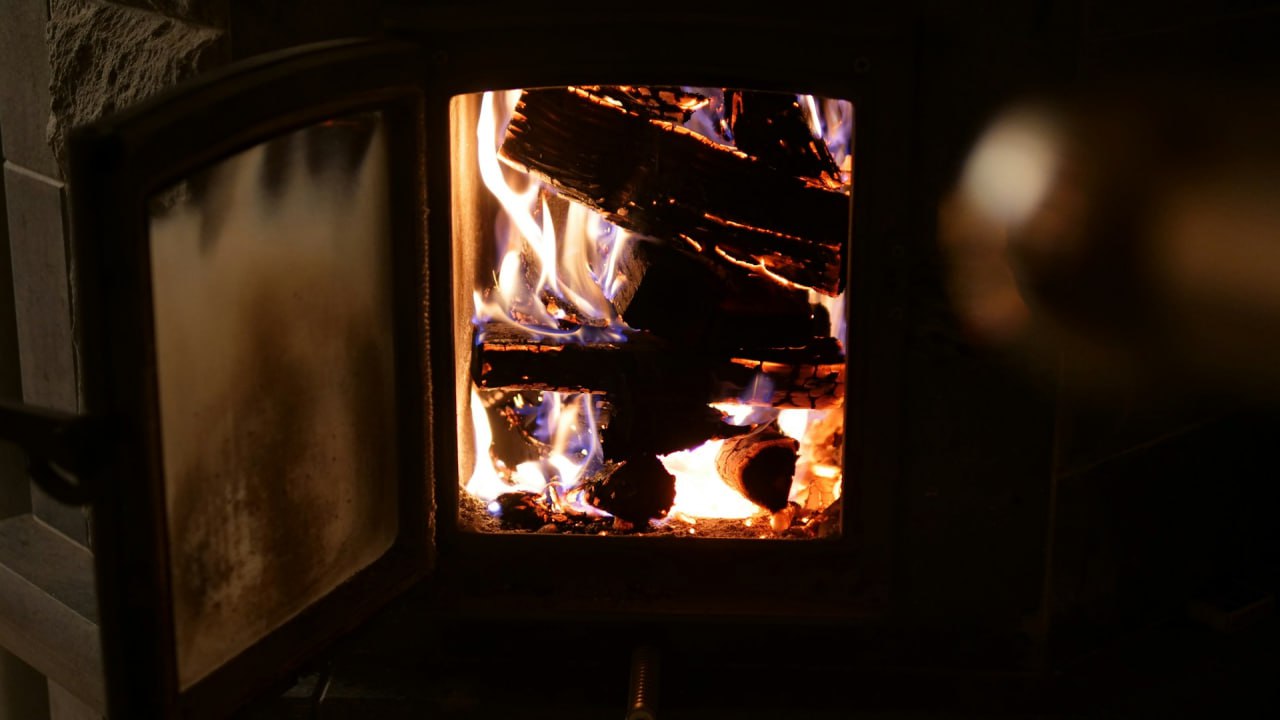 Дрова подорожали на 20% перед зимой: сколько стоит и какие есть альтернативы