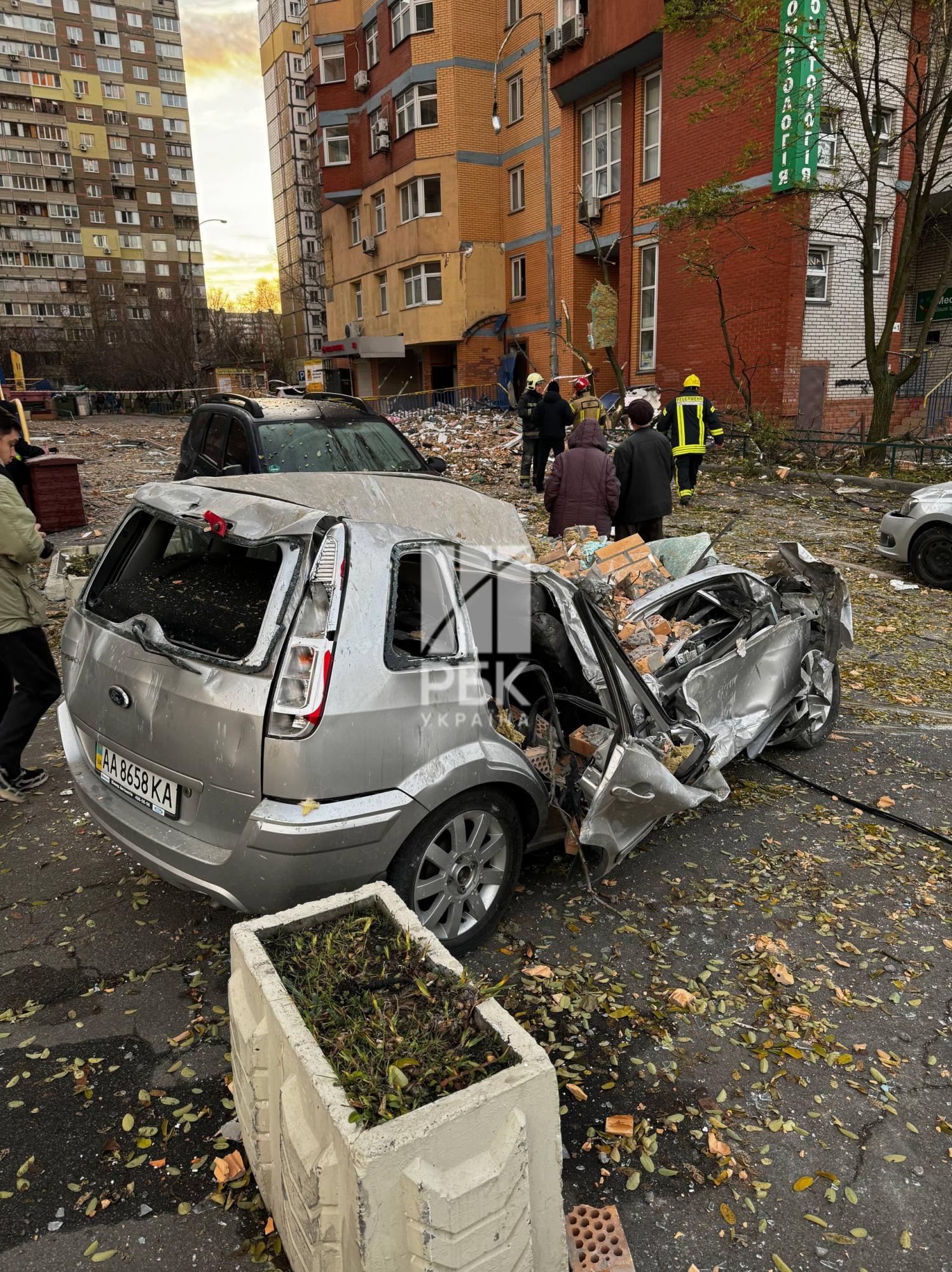 Палали багатоповерхівки майже у всіх районах: репортаж РБК-Україна з Києва після атаки