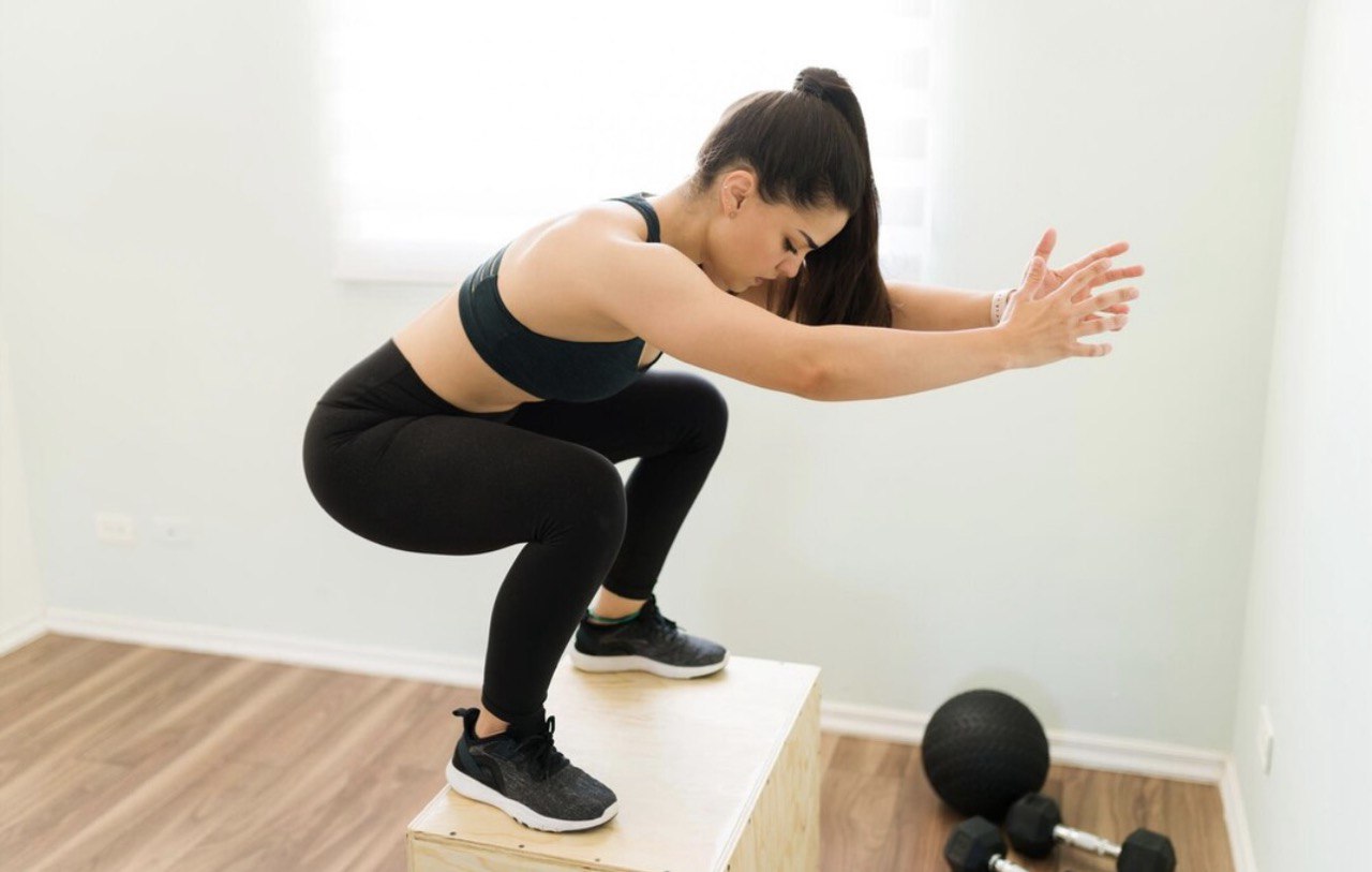 10 эффективных упражнений без оборудования, которые можно выполнять где угодно