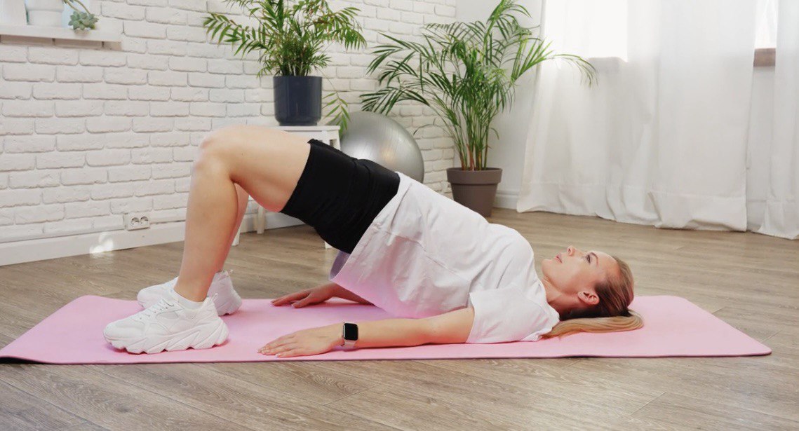 10 эффективных упражнений без оборудования, которые можно выполнять где угодно