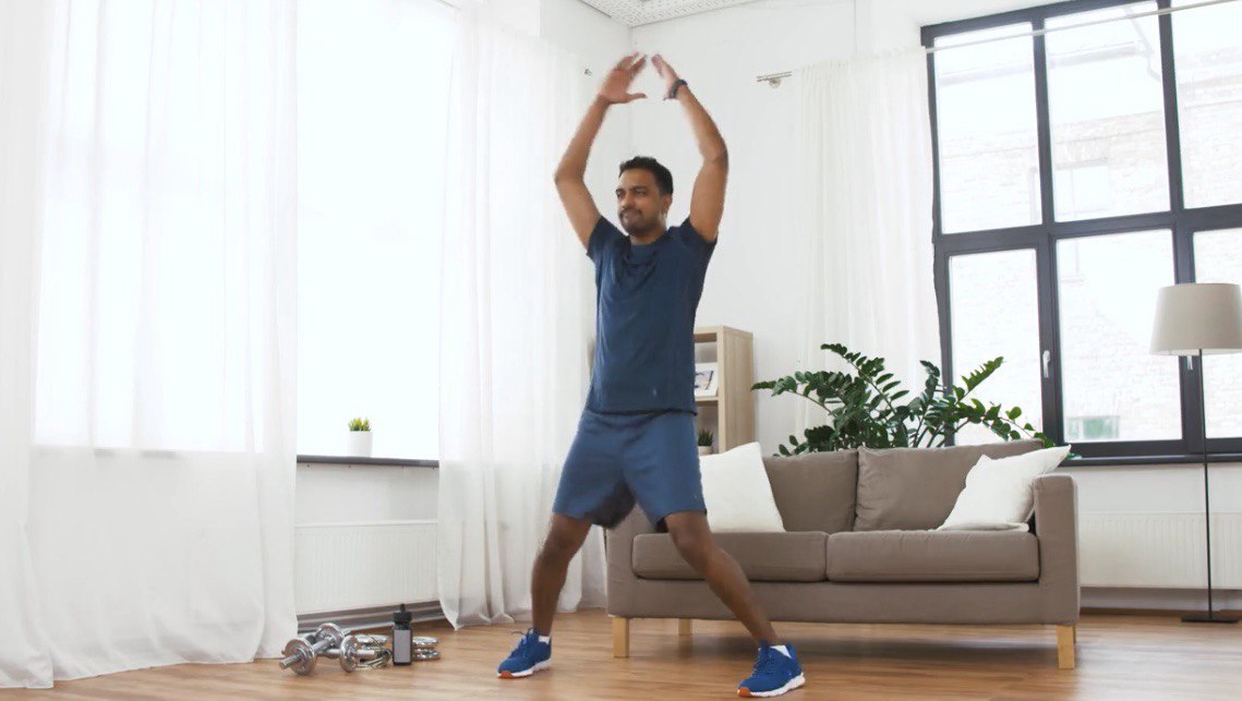 10 эффективных упражнений без оборудования, которые можно выполнять где угодно