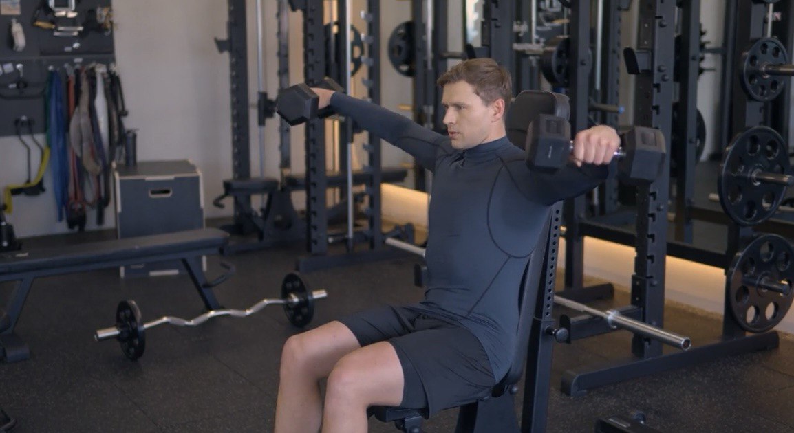 Эти упражнения быстро сделают ваши плечи и руки сильнее