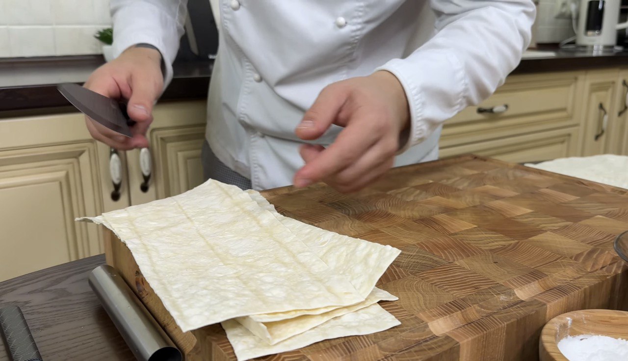 Смачний торт з вишнями без випічки: готується з доступних інгредієнтів