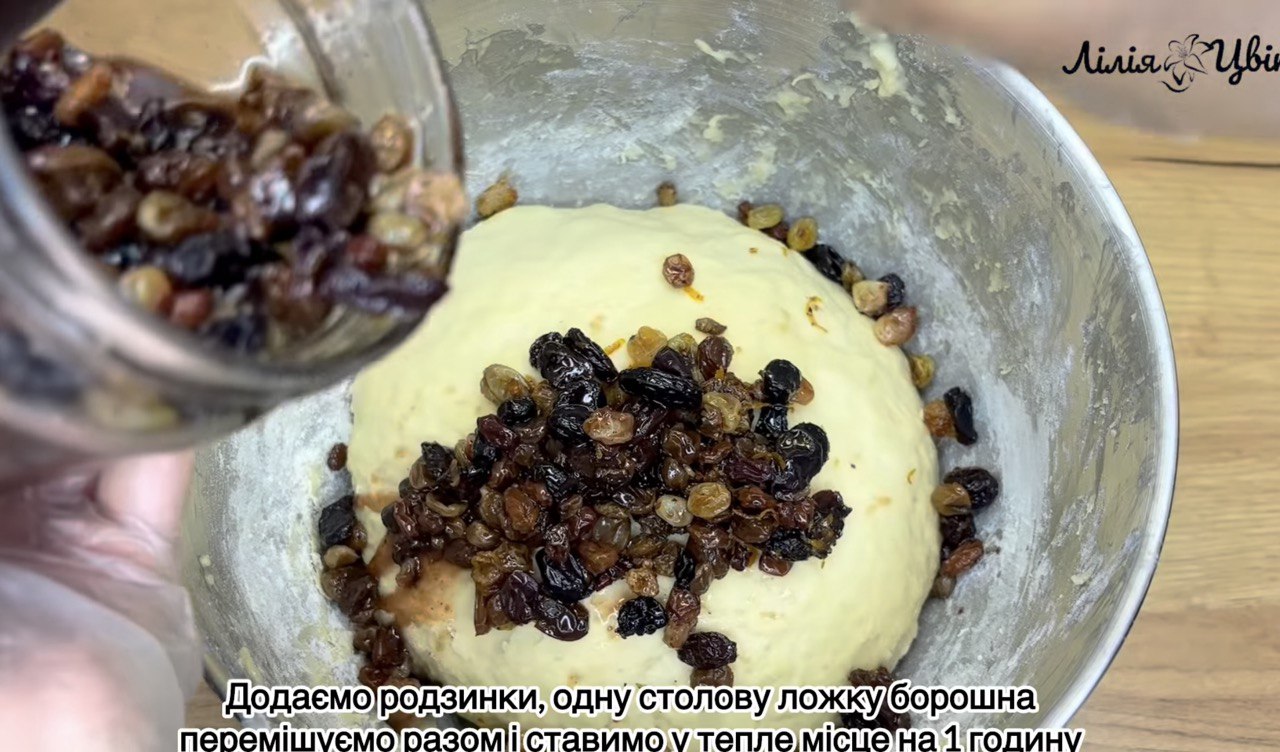 Різдвяний штолен з трьома начинками: рецепт святкової випічки