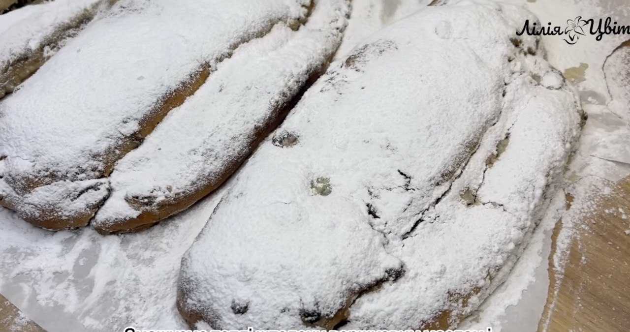 Різдвяний штолен з трьома начинками: рецепт святкової випічки