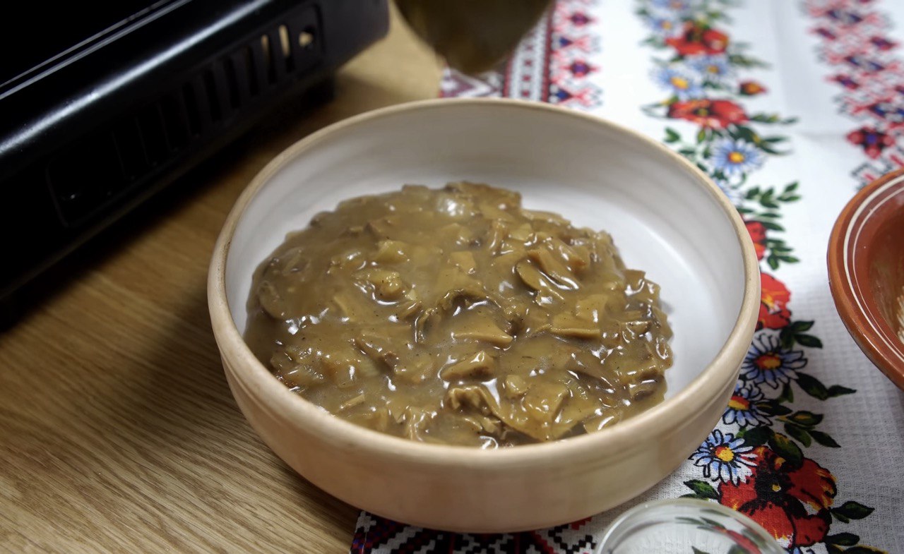 Ароматна грибна підлива з простих інгредієнтів: легкий рецепт