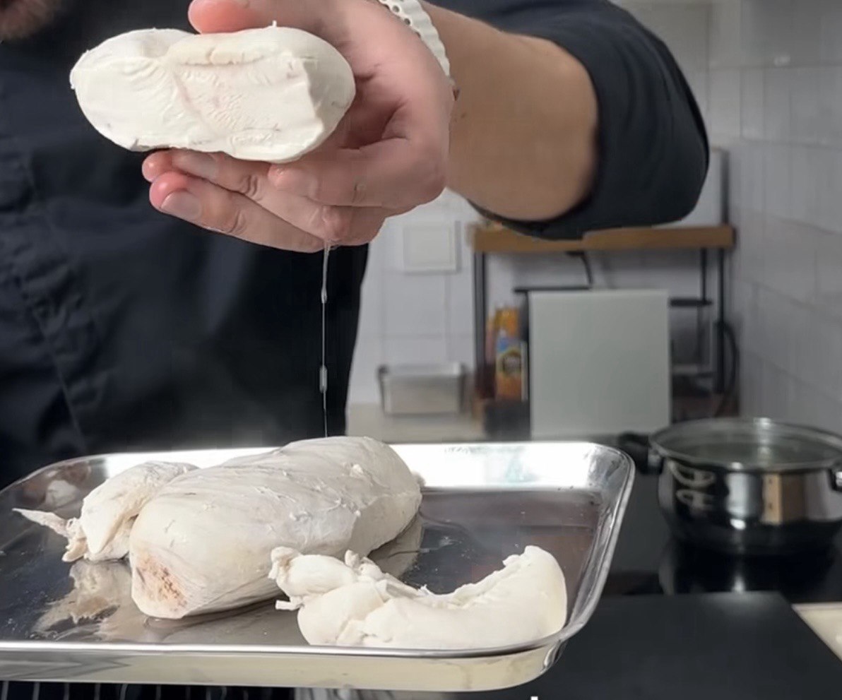 Сочное куриное филе: шеф-повар назвал идеальный способ варки