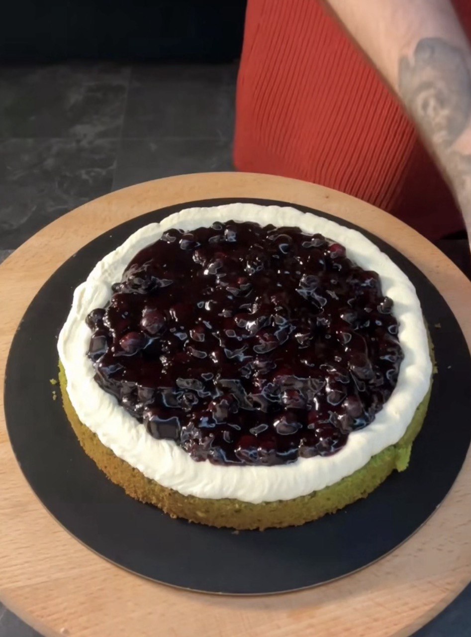 Рецепт шпинатного торта з ягідною начинкою: ви такого ще не їли