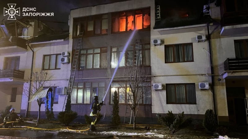 Russians strike high-rise in Zaporizhzhia: Morning aftermath revealed