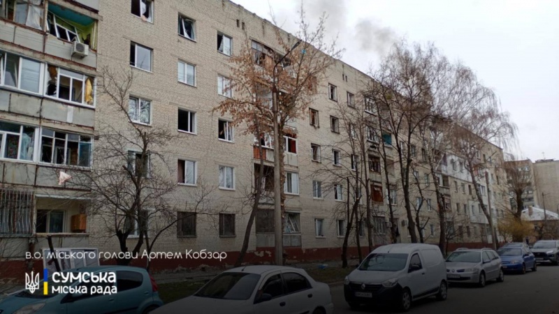 Росія завдала ракетного удару по центру Сум: поранено 24 дорослих і 4 дітей, постраждали багатоповерхівки та школа Росія завдала ракетного удару по центру Сум: поранено 24 дорослих і 4 дітей, постраждали багатоповерхівки та школа