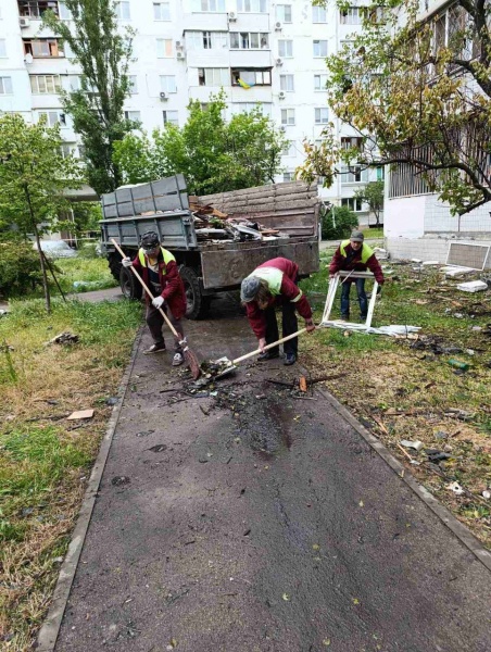 Russian strike hits Kyiv: 9 buildings, schools and medical center damaged