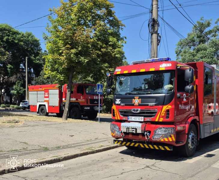 Mykolaiv hit: Burger spot, bank, and houses damaged in attack (photo, video)