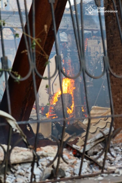 Russian strike hits Vinnytsia region: Emergency services show aftermath