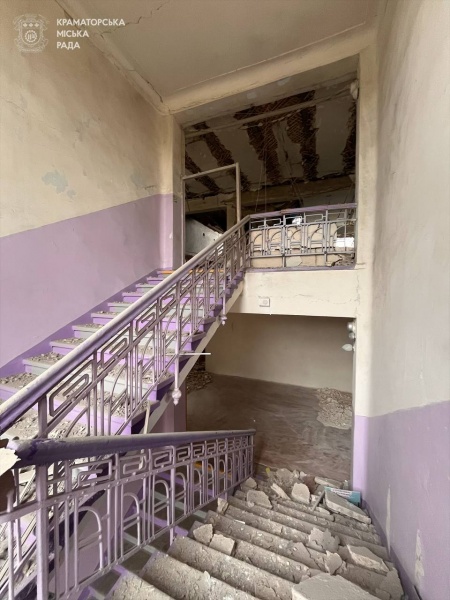 Russia strikes Kramatorsk with Geran-2 drones, school hit